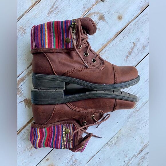 AMERICAN EAGLE boots brown faux leather FALL bootie boho colorful EUC 9.5 - Picture 6 of 11